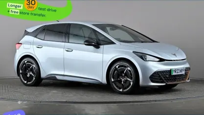 Begagnad Cupra Born e-Boost 169 kW (230 HK) 2023 Silver Halvkombi