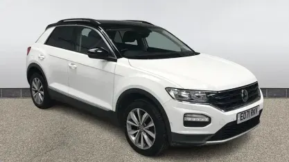 Käytetty VW T-Roc Design 150 HP (110 kW) 2021 Valkoinen Katumaasturi