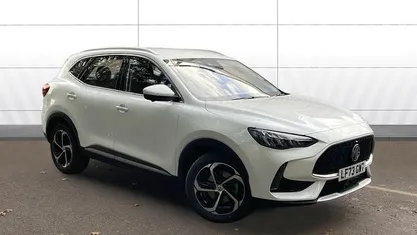 White Used 2023 MG HS SE SUV | £15,713 (Fair price)