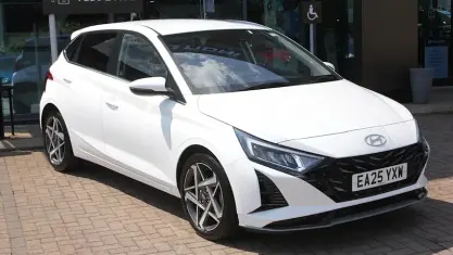 Used Hyundai i20 Premium 101 HP (74 kW) 2025 White Hatchback