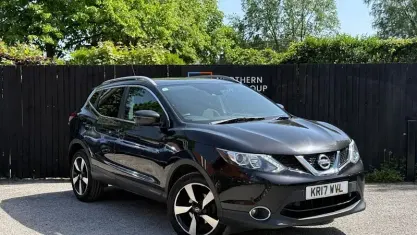 Used Nissan Qashqai N-Connecta 131 HP (96 kW) 2016 Black SUV
