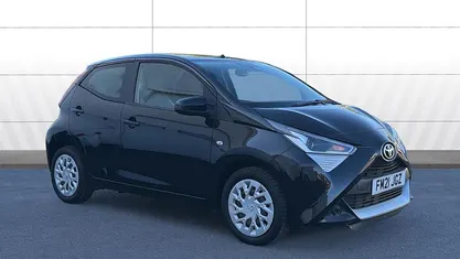 Begagnad Toyota Aygo X-play 72 HK (52 kW) 2021 Halvkombi