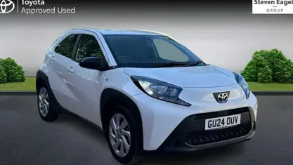 Used Toyota Aygo X PURE 72 HP (52 kW) 2024 White SUV