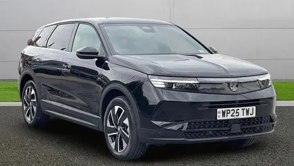 Black Used 2025 Vauxhall Grandland X SUV | £27,490 (Fair price)