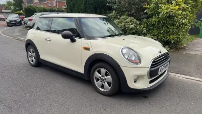 Used Mini ONE Hatch 102 HP (75 kW) 2017 White Hatchback