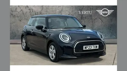 Usado Mini Cooper Comfort 136 CV (100 kW) 2022 Negro Utilitario