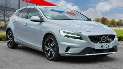 Used Volvo V40 R-Design Pro 152 HP (111 kW) 2018 Silver Hatchback