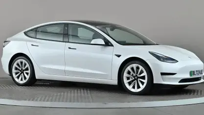 Used Tesla Model 3 Standard Range 180 kW (245 HP) 2022 White Sedan