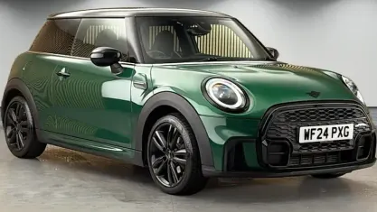 Gebraucht Mini Cooper Hatch 136 PS (100 kW) 2023 Grün Kleinwagen