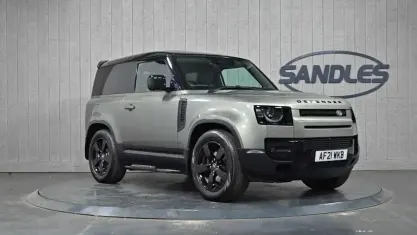 Used Land Rover Defender First Edition 250 HP (183 kW) 2021 Green SUV