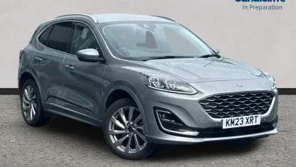 Usado Ford Kuga Vignale 190 CV (139 kW) 2023 Plateado SUV