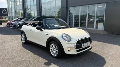 Usado Mini Cooper Cabriolet Pepper 136 HP (100 kW) 2017 Branco Cabrios