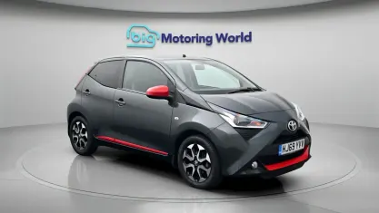Usado Toyota Aygo Trend 72 HP (52 kW) 2019 Cinzento Citadino