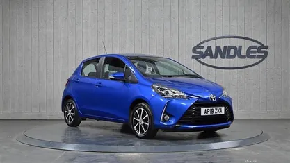 Used Toyota Yaris 111 HP (81 kW) 2019 Blue Hatchback