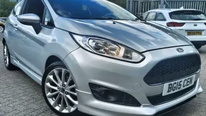 Used Ford Fiesta Zetec 125 HP (91 kW) 2015 Silver Hatchback