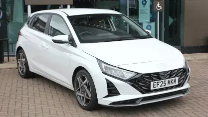 Used Hyundai i20 Premium 101 HP (74 kW) 2025 White Hatchback