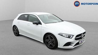 Begagnad Mercedes A180 Executive 136 HK (100 kW) 2022 Vit Halvkombi