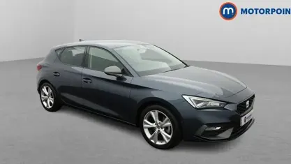 Usado Seat Leon FR 110 CV (80 kW) 2023 Gris Utilitario