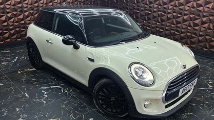 Begagnad Mini Cooper Hatch 136 HK (100 kW) 2017 Vit Halvkombi