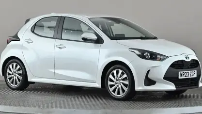 Used Toyota Yaris 116 HP (85 kW) 2023 White Hatchback