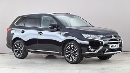 Używany Mitsubishi Outlander P-HEV 203 KM (149 kW) 2016 Czarny Kombi