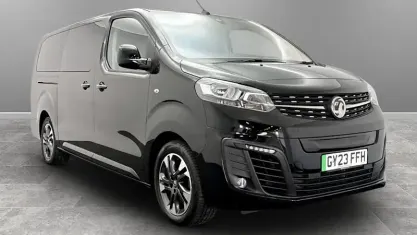 Usado Vauxhall Vivaro Ultimate 100 kW (136 HP) 2023 Monovolume