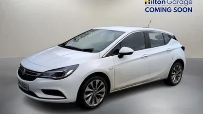 Used Vauxhall Astra 101 HP (74 kW) 2016 White Hatchback