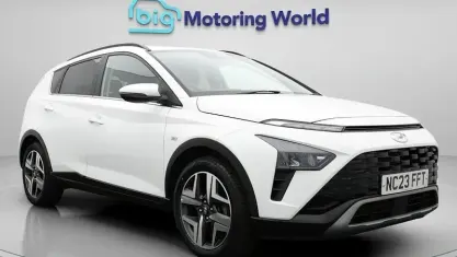 Begagnad Hyundai Bayon Premium 101 HK (74 kW) 2023 Vit SUV