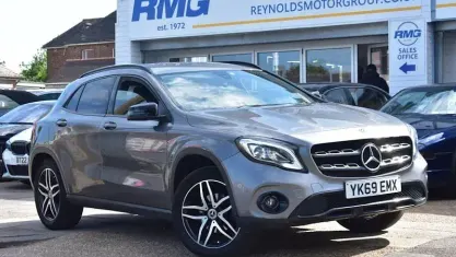 Usado Mercedes GLA180 Urban 122 HP (89 kW) 2019 Cinzento SUV