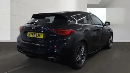 Used Infiniti Q30 Sport Tech 170 HP (125 kW) 2019 Black Hatchback