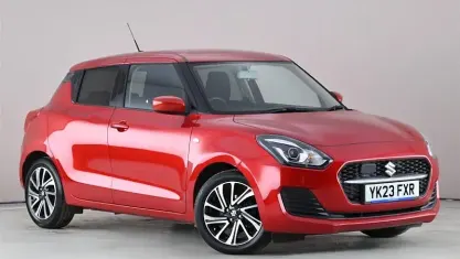 Begagnad Suzuki Swift SZ-L 83 HK (61 kW) 2023 Röd Halvkombi