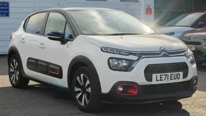 Used Citroën C3 PureTech 83 HP (61 kW) 2022 White Hatchback