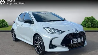Begagnad Toyota Yaris Hybrid Sport 116 HK (85 kW) 2022 Grå Halvkombi