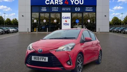 Used Toyota Yaris Hybrid 101 HP (74 kW) 2019 Red Hatchback