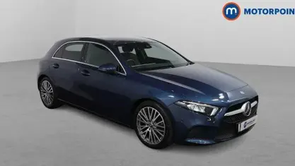Begagnad Mercedes A180 Executive 136 HK (100 kW) 2022 Blå Halvkombi