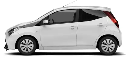 Used Toyota Aygo X-play 69 HP (50 kW) 2018 White Hatchback