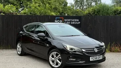 Used Vauxhall Astra SRi 105 HP (77 kW) 2019 Black Hatchback