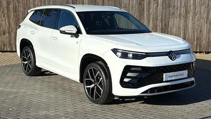 White New 2025 VW Tayron R-line SUV | £41,599 (Fair price)