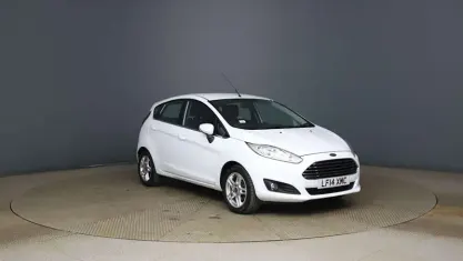 Used Ford Fiesta Zetec 105 HP (77 kW) 2014 White Hatchback