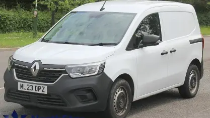 Begagnad Renault Kangoo 95 HK (69 kW) 2023 Vit Minibuss