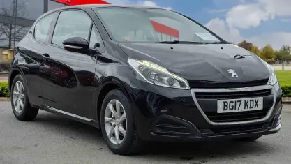 Usado Peugeot 208 Active 82 HP (60 kW) 2016 Preto Citadino