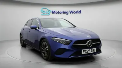 Usado Mercedes A180 Executive 136 CV (100 kW) 2025 Azul Utilitario