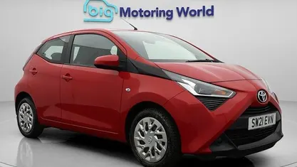 Used Toyota Aygo X-play 72 HP (52 kW) 2021 Hatchback