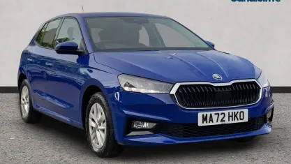Usado Skoda Fabia Comfort 110 CV (80 kW) 2022 Azul Utilitario