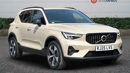 Gold Used 2025 Volvo XC40 Plus SUV | £29,282 (Good price)