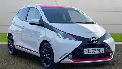 Used Toyota Aygo x-press 69 HP (50 kW) 2017 White Hatchback