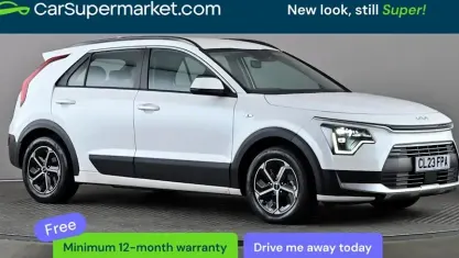 Usado Kia Niro 141 HP (103 kW) 2023 Branco SUV