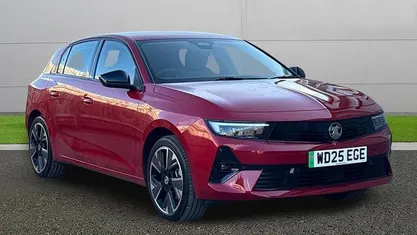 Used Vauxhall Astra Design Edition 114 kW (156 HP) 2025 Red Hatchback