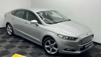 Gebraucht Ford Mondeo Titanium 180 PS (132 kW) 2017 Silber Kleinwagen