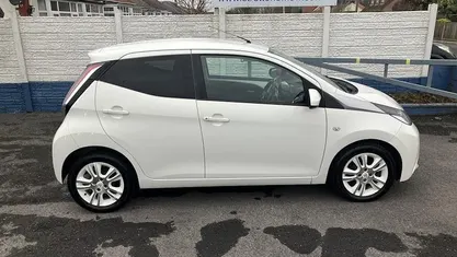Used Toyota Aygo X-pure 69 HP (50 kW) 2016 Hatchback